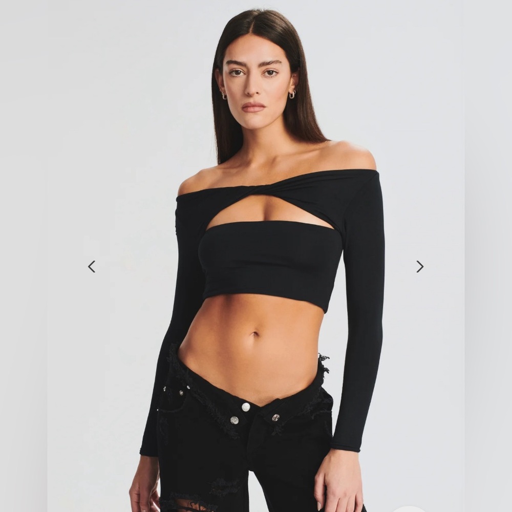 New with tags: Ser.O.Ya Ellis Front Twist Cut Out Long Sleeve Modal Top